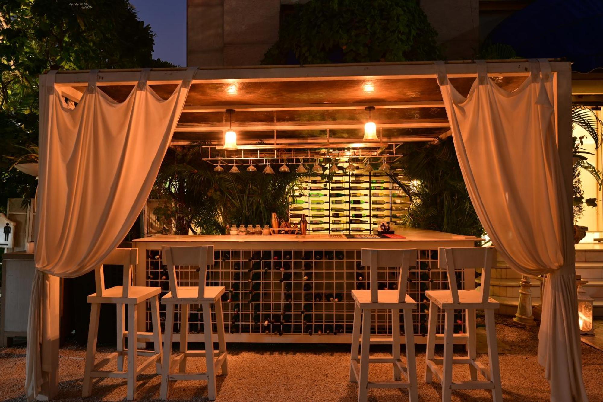 Clarens Hotel Gurgaon Exterior foto