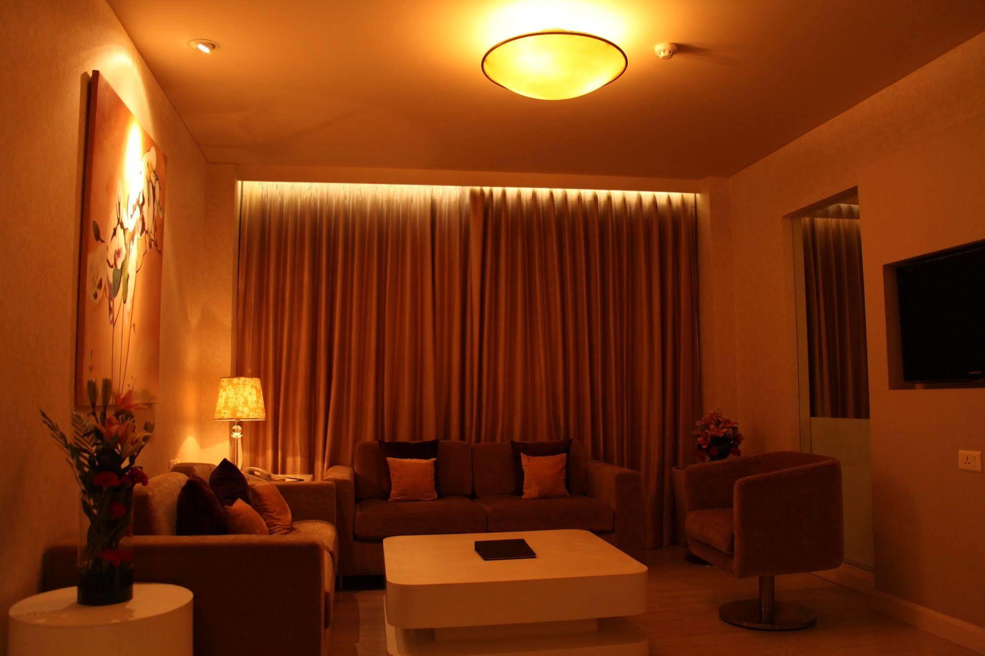 Clarens Hotel Gurgaon Exterior foto